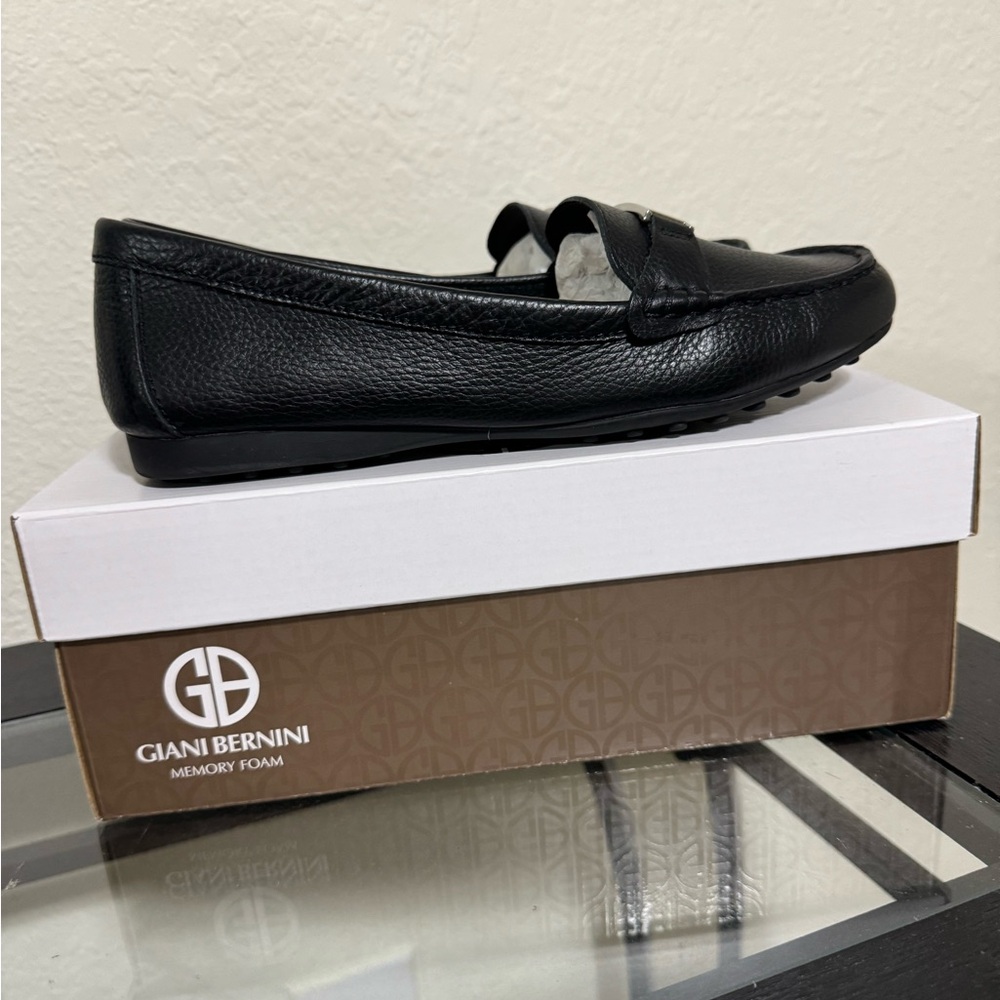 Giani Bernini women’s black loafers